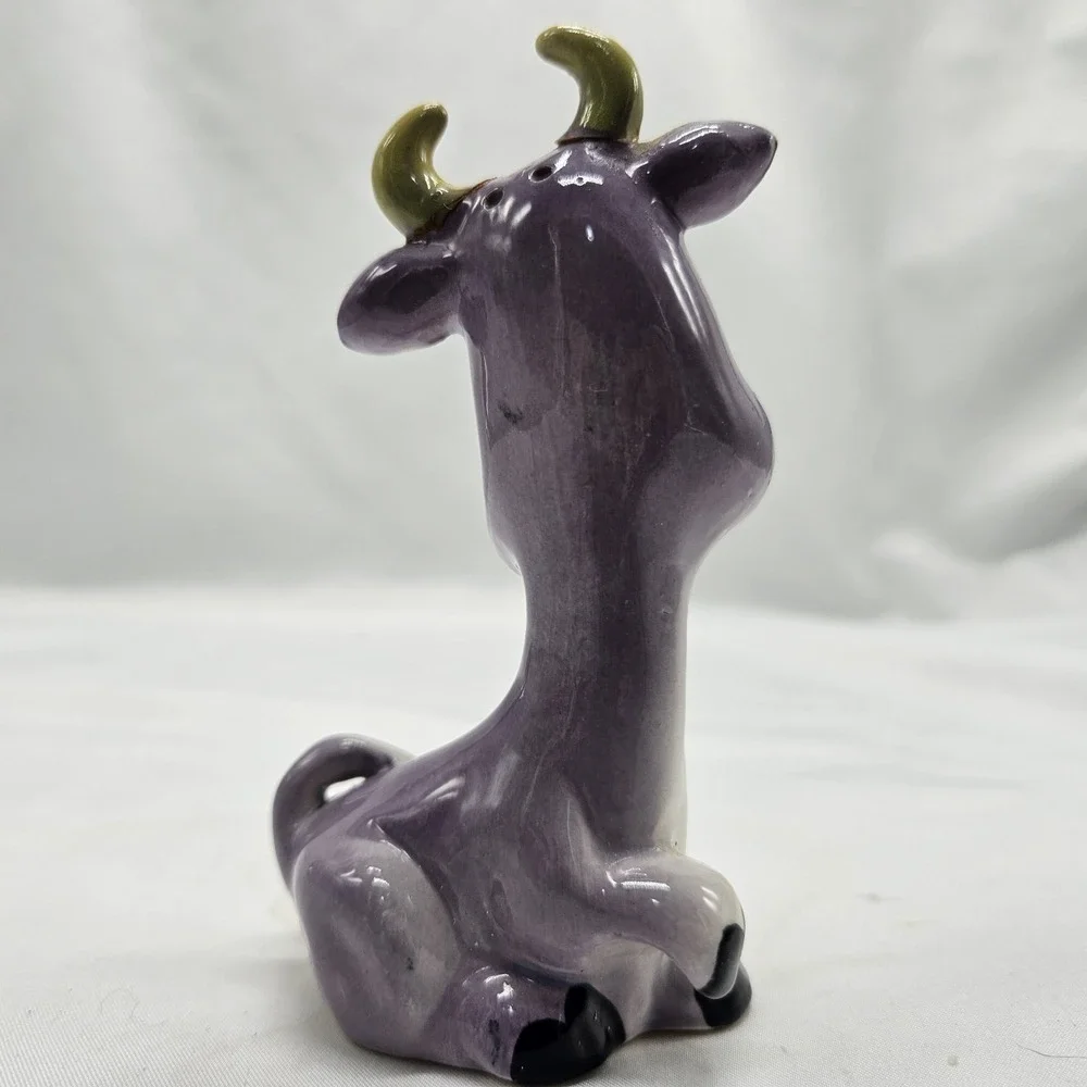 Vtg. Nasco Purple Sitting Cow Cartoon Figurine Single Salt and Pepper Shaker